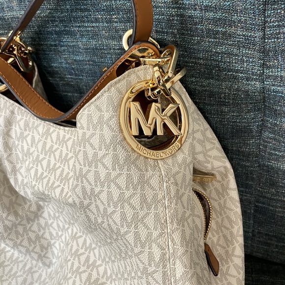 Michael Kors bag and wallet - Picture 3 of 9